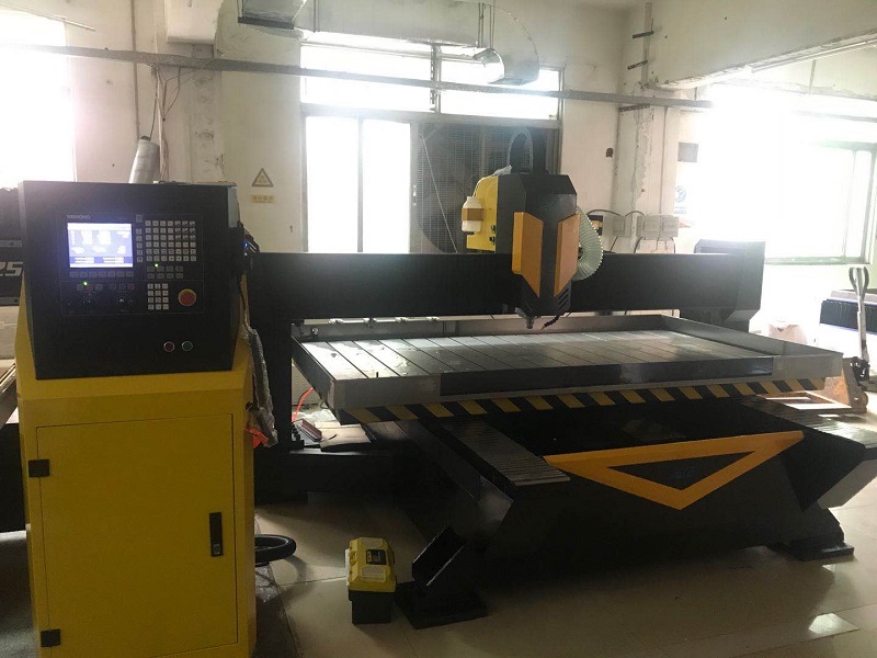 怎样选购性价比高的铝板雕刻机